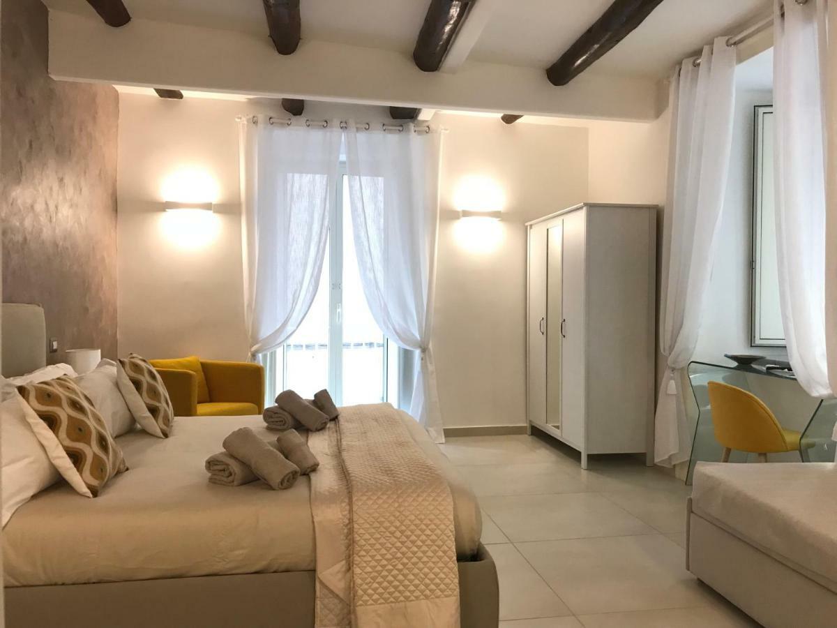 Napoli Plebiscito Apartment Buitenkant foto
